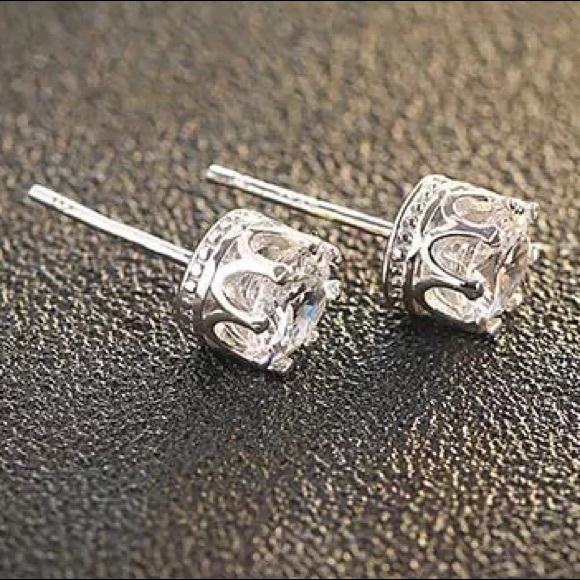 0.84 ct Round CZ 925 Stud Earrings - Picture 2 of 7
